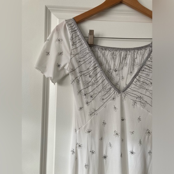 Gorgeous semi sheer long white nightgown. Lovely embroidery. No tag, fits like S - Picture 4 of 5